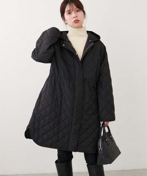 natural couture(ナチュラルクチュール)の「ウエストドロスト中綿キルトコート(その他アウター・レディース・アイボリー/グレイッシュベージュ/ブラック/ネイビー・FREE)」の3枚目の写真