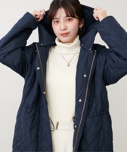 natural couture(ナチュラルクチュール)の「ウエストドロスト中綿キルトコート(その他アウター・レディース・アイボリー/グレイッシュベージュ/ブラック/ネイビー・FREE)」の9枚目の写真