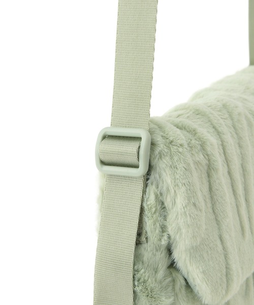 NIKE（ナイキ）の「【NIKE】フューチュラ 365 フェイクファー クロスボディバッグ (1L)（ショルダーバッグ・レディース・ブラック/ライトグリーン・FREE）」の18枚目の写真