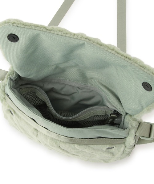 NIKE（ナイキ）の「【NIKE】フューチュラ 365 フェイクファー クロスボディバッグ (1L)（ショルダーバッグ・レディース・ブラック/ライトグリーン・FREE）」の11枚目の写真