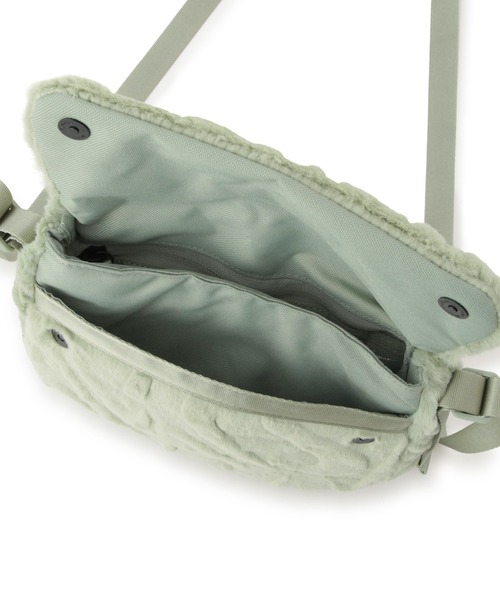 NIKE（ナイキ）の「【NIKE】フューチュラ 365 フェイクファー クロスボディバッグ (1L)（ショルダーバッグ・レディース・ブラック/ライトグリーン・FREE）」の12枚目の写真