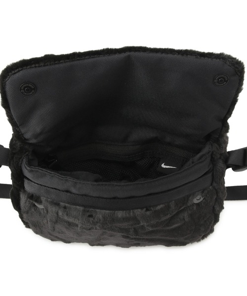 NIKE（ナイキ）の「【NIKE】フューチュラ 365 フェイクファー クロスボディバッグ (1L)（ショルダーバッグ・レディース・ブラック/ライトグリーン・FREE）」の14枚目の写真