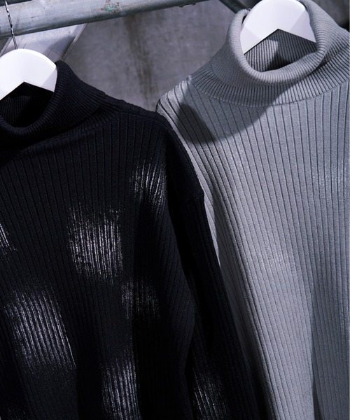 Ellno Loset（エルノロゼット）の「箔プリントタートルニット/サムホール付き（ニット/セーター・メンズ・ブラック/グレー・SMALL/LARGE/MEDIUM）」の6枚目の写真