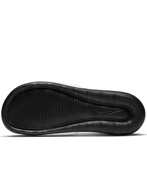 NIKE(ナイキ)の「ナイキ ビクトリー ワン メンズスライド / Nike Victori One Men's Slide CN9675-005 Black(サンダル・メンズ・ブラック系その他2・24/25/26/27/28/29/30)」の4枚目の写真