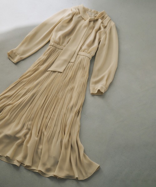 ROPE'（ロペ）の「ジョーゼットシフォンプリーツワンピース・25AW（ワンピース・レディース・ベージュ/ネイビー・36/38）」の8枚目の写真