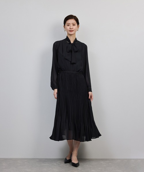 ROPE'（ロペ）の「ジョーゼットシフォンプリーツワンピース・25AW（ワンピース・レディース・ベージュ/ネイビー・36/38）」の5枚目の写真