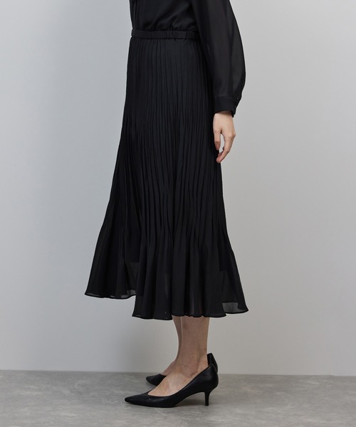 ROPE'（ロペ）の「ジョーゼットシフォンプリーツワンピース・25AW（ワンピース・レディース・ベージュ/ネイビー・36/38）」の3枚目の写真