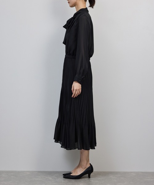 ROPE'（ロペ）の「ジョーゼットシフォンプリーツワンピース・25AW（ワンピース・レディース・ベージュ/ネイビー・36/38）」の19枚目の写真