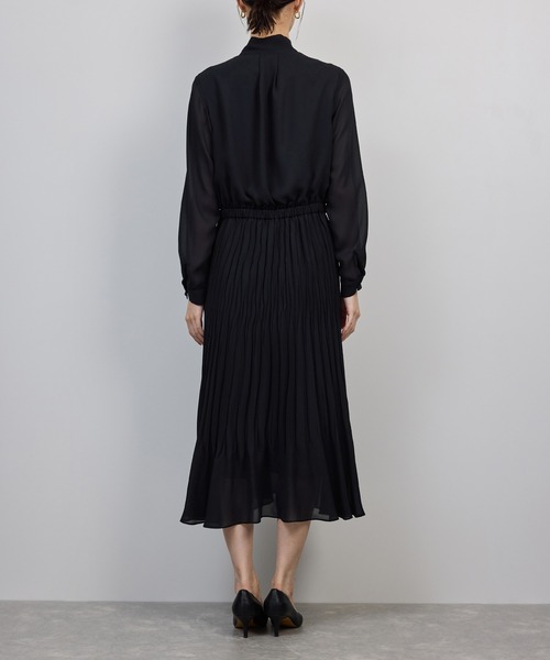 ROPE'（ロペ）の「ジョーゼットシフォンプリーツワンピース・25AW（ワンピース・レディース・ベージュ/ネイビー・36/38）」の18枚目の写真