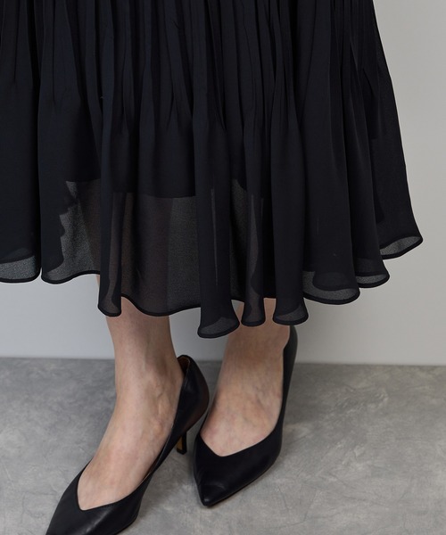 ROPE'（ロペ）の「ジョーゼットシフォンプリーツワンピース・25AW（ワンピース・レディース・ベージュ/ネイビー・36/38）」の13枚目の写真