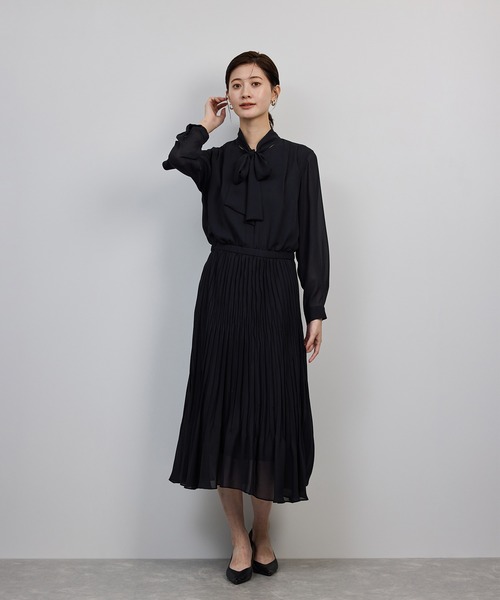 ROPE'（ロペ）の「ジョーゼットシフォンプリーツワンピース・25AW（ワンピース・レディース・ベージュ/ネイビー・36/38）」の9枚目の写真