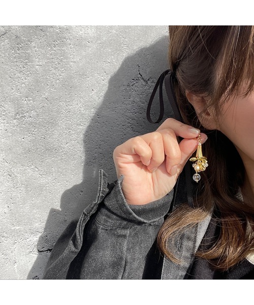 tone(トーン)の「【musk】ふんだんビーズとチャームのピアス(MA)(ピアス(両耳用)・レディース・ゴールド・FREE)」の6枚目の写真