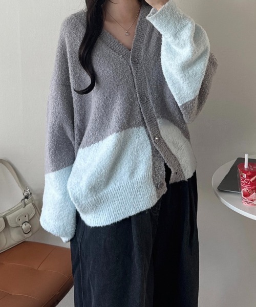 nemne store(ネンネストア)の「《Delfy》ブークレニット配色カーディガン(カーディガン/ボレロ・レディース・グレー系/アイボリー・フリー)」の6枚目の写真