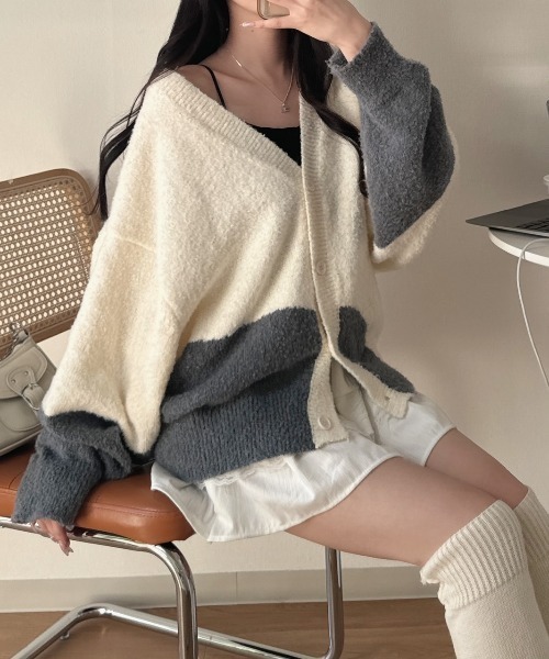 nemne store(ネンネストア)の「《Delfy》ブークレニット配色カーディガン(カーディガン/ボレロ・レディース・グレー系/アイボリー・フリー)」の3枚目の写真