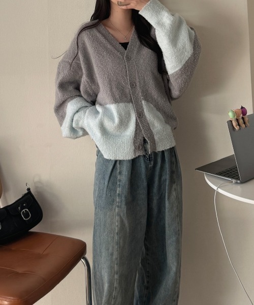 nemne store(ネンネストア)の「《Delfy》ブークレニット配色カーディガン(カーディガン/ボレロ・レディース・グレー系/アイボリー・フリー)」の7枚目の写真