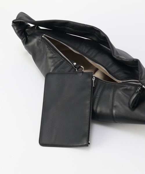 LEMAIRE（ルメール）の「LEMAIRE (ルメール) LARGE CROISSANT BAG BG0000LL095（ショルダーバッグ・メンズ・ブラック・FREE）」の6枚目の写真