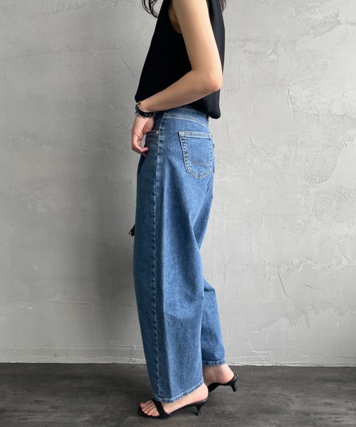 SOMETHING（サムシング）の「[SOMETHING/サムシング] HANA タックカーブテーパード デニムパンツ（デニムパンツ・レディース・ライトインディゴブルー/ブラック/インディゴブルー・XS/S/M）」の7枚目の写真