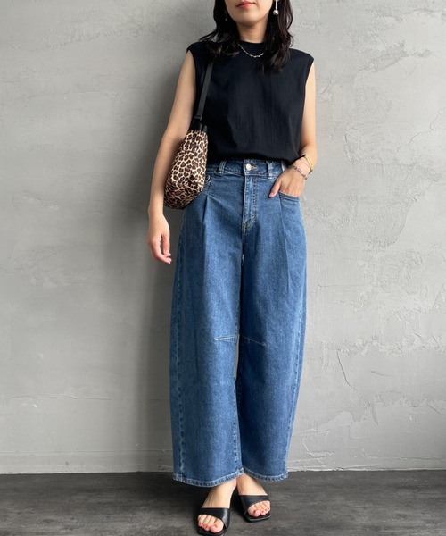 SOMETHING（サムシング）の「[SOMETHING/サムシング] HANA タックカーブテーパード デニムパンツ（デニムパンツ・レディース・ライトインディゴブルー/ブラック/インディゴブルー・XS/S/M）」の4枚目の写真