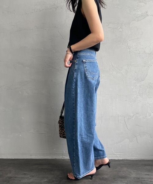 SOMETHING（サムシング）の「[SOMETHING/サムシング] HANA タックカーブテーパード デニムパンツ（デニムパンツ・レディース・ライトインディゴブルー/ブラック/インディゴブルー・XS/S/M）」の11枚目の写真