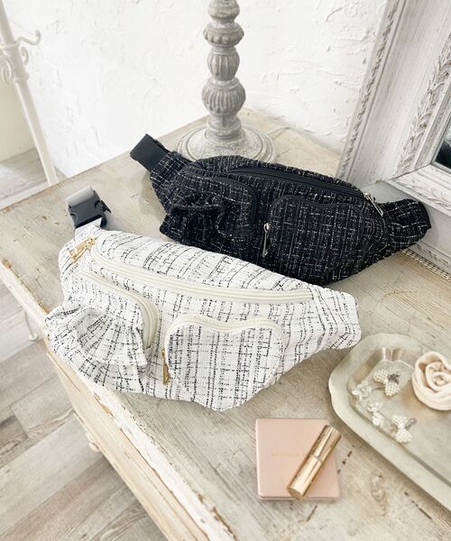 MAJESTIC LEGON(マジェスティックレゴン)の「ハート×フリルウエストポーチ(ボディバッグ/ウエストポーチ・レディース・アイボリー/ピンク/ブラック/ホワイト系その他2/ブラック系その他・FREE)」の3枚目の写真