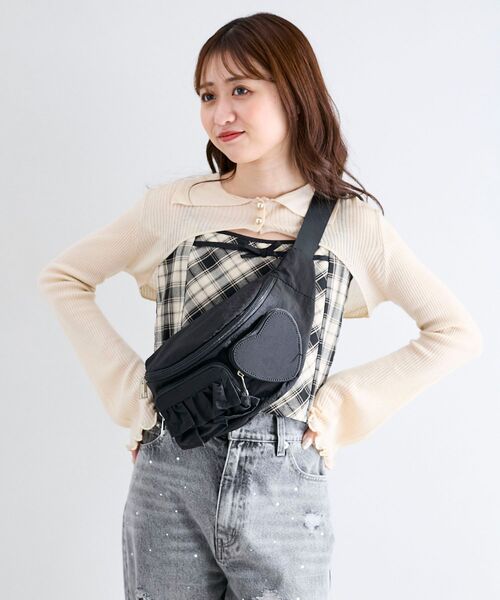 MAJESTIC LEGON(マジェスティックレゴン)の「ハート×フリルウエストポーチ(ボディバッグ/ウエストポーチ・レディース・アイボリー/ピンク/ブラック/ホワイト系その他2/ブラック系その他・FREE)」の7枚目の写真