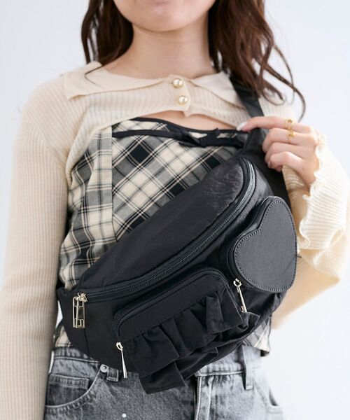 MAJESTIC LEGON(マジェスティックレゴン)の「ハート×フリルウエストポーチ(ボディバッグ/ウエストポーチ・レディース・アイボリー/ピンク/ブラック/ホワイト系その他2/ブラック系その他・FREE)」の8枚目の写真