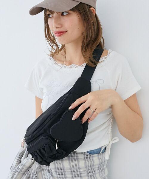 MAJESTIC LEGON(マジェスティックレゴン)の「ハート×フリルウエストポーチ(ボディバッグ/ウエストポーチ・レディース・アイボリー/ピンク/ブラック/ホワイト系その他2/ブラック系その他・FREE)」の10枚目の写真