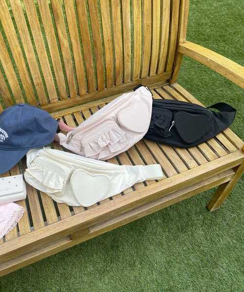 MAJESTIC LEGON(マジェスティックレゴン)の「ハート×フリルウエストポーチ(ボディバッグ/ウエストポーチ・レディース・アイボリー/ピンク/ブラック/ホワイト系その他2/ブラック系その他・FREE)」の11枚目の写真