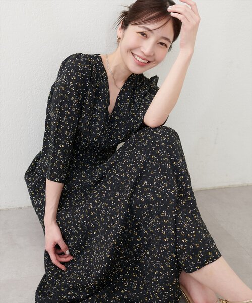 natural couture(ナチュラルクチュール)の「レトロ小花ワンピース(ワンピース・レディース・その他2/その他1/ネイビー/ピンクベージュ・LARGE/MEDIUM)」の4枚目の写真