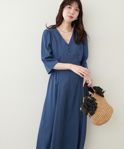 natural couture(ナチュラルクチュール)の「レトロ小花ワンピース(ワンピース・レディース・その他2/その他1/ネイビー/ピンクベージュ・LARGE/MEDIUM)」の2枚目の写真