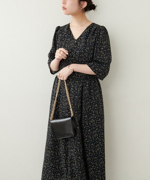 natural couture(ナチュラルクチュール)の「レトロ小花ワンピース(ワンピース・レディース・その他2/その他1/ネイビー/ピンクベージュ・LARGE/MEDIUM)」の11枚目の写真