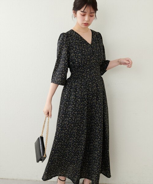 natural couture(ナチュラルクチュール)の「レトロ小花ワンピース(ワンピース・レディース・その他2/その他1/ネイビー/ピンクベージュ・LARGE/MEDIUM)」の13枚目の写真