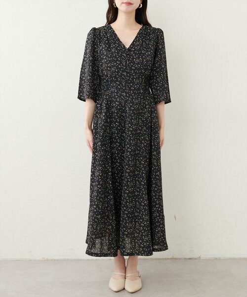 natural couture(ナチュラルクチュール)の「レトロ小花ワンピース(ワンピース・レディース・その他2/その他1/ネイビー/ピンクベージュ・LARGE/MEDIUM)」の16枚目の写真