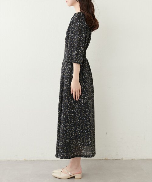 natural couture(ナチュラルクチュール)の「レトロ小花ワンピース(ワンピース・レディース・その他2/その他1/ネイビー/ピンクベージュ・LARGE/MEDIUM)」の18枚目の写真