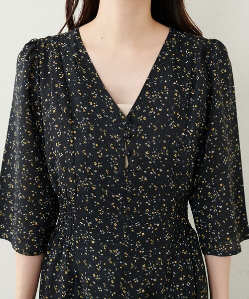 natural couture(ナチュラルクチュール)の「レトロ小花ワンピース(ワンピース・レディース・その他2/その他1/ネイビー/ピンクベージュ・LARGE/MEDIUM)」の19枚目の写真