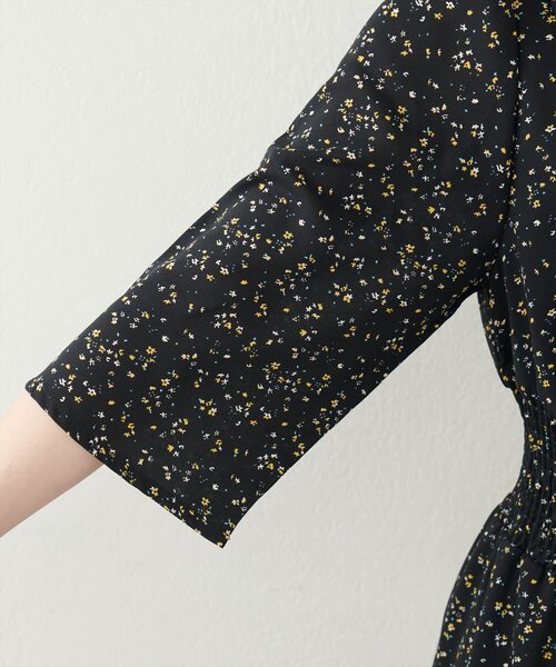 natural couture(ナチュラルクチュール)の「レトロ小花ワンピース(ワンピース・レディース・その他2/その他1/ネイビー/ピンクベージュ・LARGE/MEDIUM)」の22枚目の写真