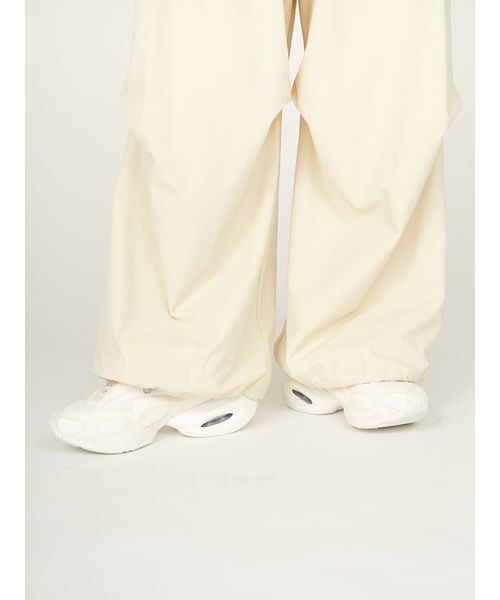 emmi(エミ)の「パラシュートパンツ(その他パンツ・レディース・カーキ/ブラック/クリーム・0/1)」の11枚目の写真