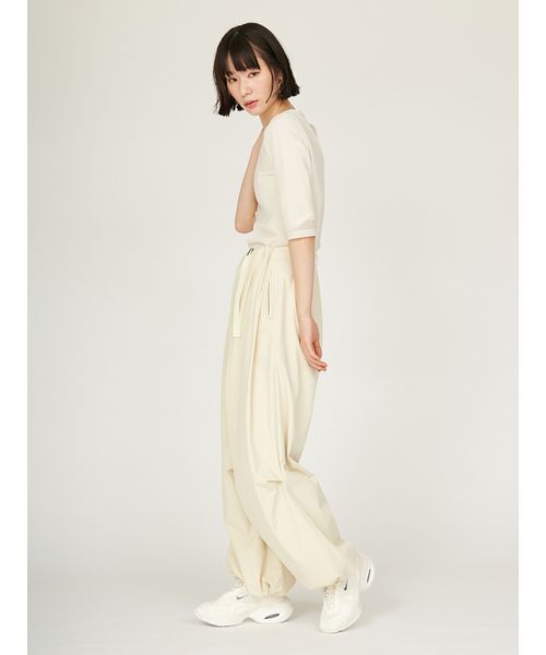 新品未使用品 emmi パラシュートパンツ クリーム サイズ0 パラシュートパンツ(ロングパンツ)｜パンツ｜emmi（エミ）の通販