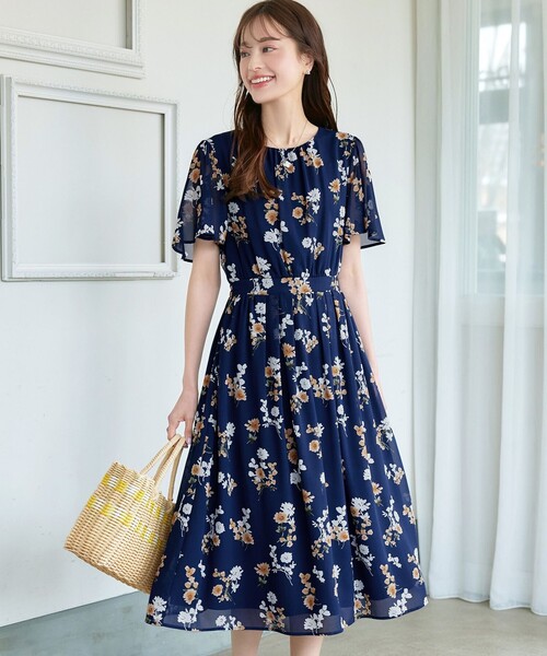 Tiaclasse（ティアクラッセ）の「大花柄シフォンワンピース（ワンピース・レディース・ブルー/ブラック/ライトベージュ/ネイビー/グレイッシュベージュ・S/M/L）」の16枚目の写真