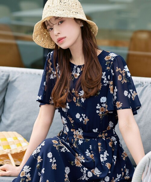 Tiaclasse（ティアクラッセ）の「大花柄シフォンワンピース（ワンピース・レディース・ブルー/ブラック/ライトベージュ/ネイビー/グレイッシュベージュ・S/M/L）」の18枚目の写真