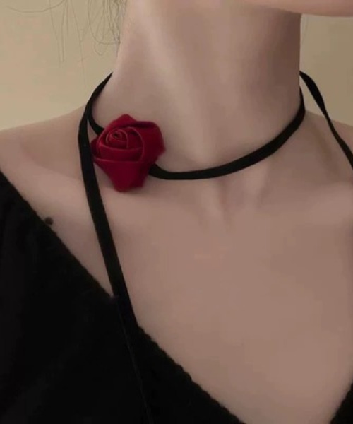 SILVER BULLET（シルバーバレット）の「『SBLTR』ユニセックス ベルベットバラデザインチョーカー（チョーカー・レディース・レッド/ブラック・FREE）」の6枚目の写真