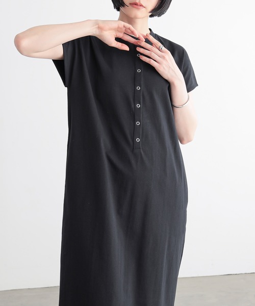 for/c（フォーシー）の「[低身長向けサイズ有]汗シミ防止ヘンリーネックワンピース【サスティナブル】（ワンピース・レディース・ブラウン/ブラック・PM/PL/M/L）」の13枚目の写真