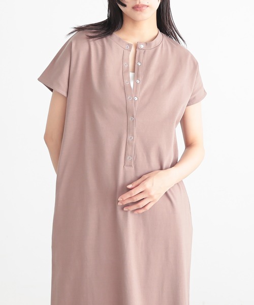 for/c（フォーシー）の「[低身長向けサイズ有]汗シミ防止ヘンリーネックワンピース【サスティナブル】（ワンピース・レディース・ブラウン/ブラック・PM/PL/M/L）」の6枚目の写真