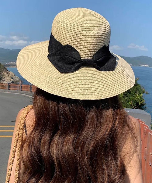 Nyu(ニュウ)の「つば広リボンストローハット(ハット・レディース・キャメル/ベージュ・FREE)」の9枚目の写真