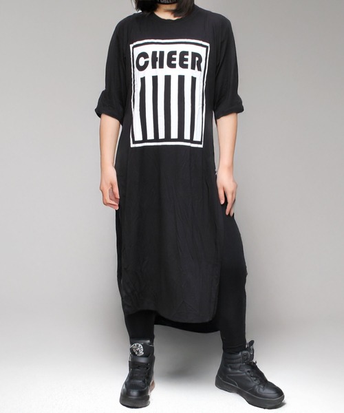 CHEER（チアー）の「サイドスリットプリントロングワンピース（ワンピース・レディース・ブラック/ダークグレー/オートミール・S/M/L）」の4枚目の写真