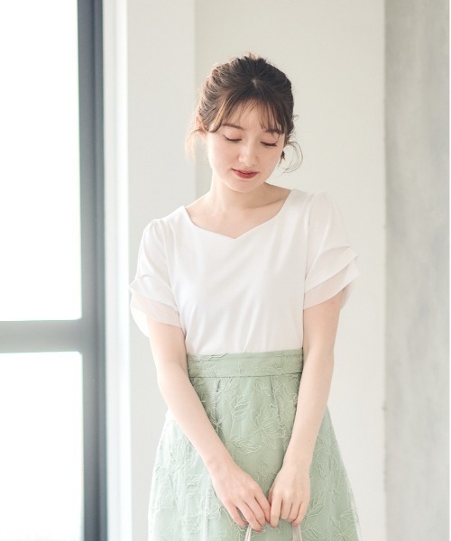 12Twelve Agenda(トゥエルブ アジェンダ)の「ハートネック異素材タックスリーブカットソープルオーバー(Tシャツ/カットソー・レディース・オフホワイト/ブラック/サックスブルー・M)」の1枚目の写真