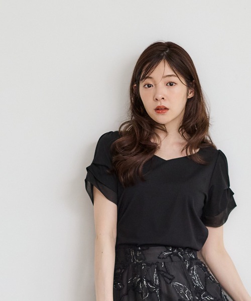 12Twelve Agenda(トゥエルブ アジェンダ)の「ハートネック異素材タックスリーブカットソープルオーバー(Tシャツ/カットソー・レディース・オフホワイト/ブラック/サックスブルー・M)」の17枚目の写真