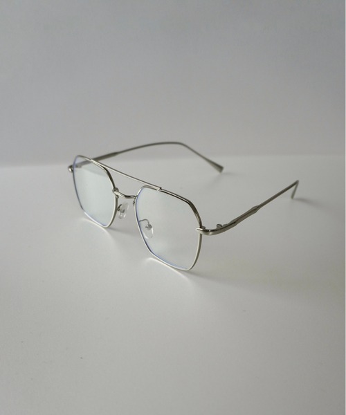 Lynn.（リン）の「Monday W  bridge  classic  eyewear /UVブルーライトカット メタルスクエアフレームメガネ（メガネ・レディース・シルバー・FREE）」の2枚目の写真