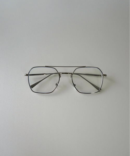 Lynn.（リン）の「Monday W  bridge  classic  eyewear /UVブルーライトカット メタルスクエアフレームメガネ（メガネ・レディース・シルバー・FREE）」の3枚目の写真
