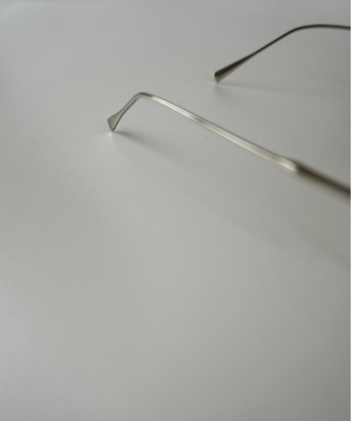 Lynn.（リン）の「Monday W  bridge  classic  eyewear /UVブルーライトカット メタルスクエアフレームメガネ（メガネ・レディース・シルバー・FREE）」の5枚目の写真